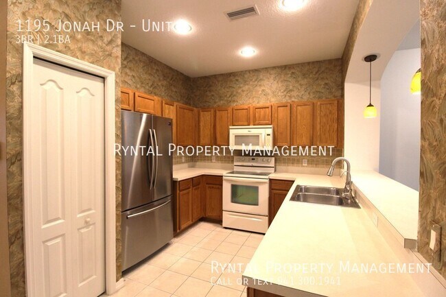 Building Photo - Stunning 3 Bedroom North Port Townhouse!