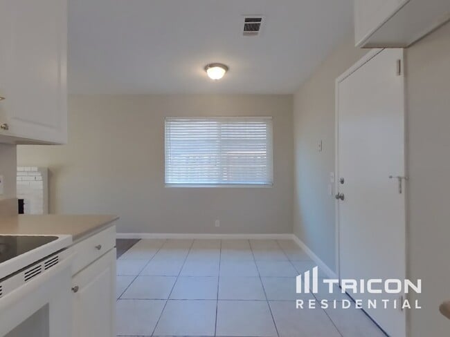 Building Photo - 810 Capstan Ct