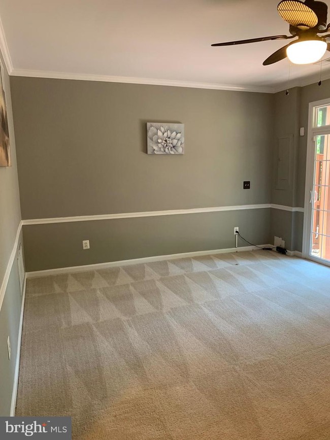 Foto del edificio - 6913 Rolling Creek Way
