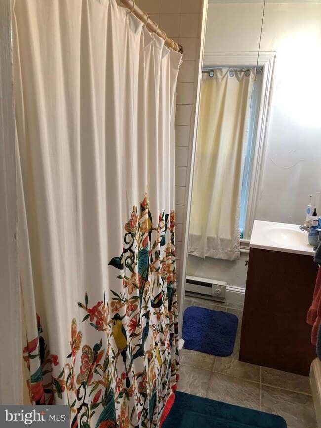 Building Photo - 167 W 7th Ave