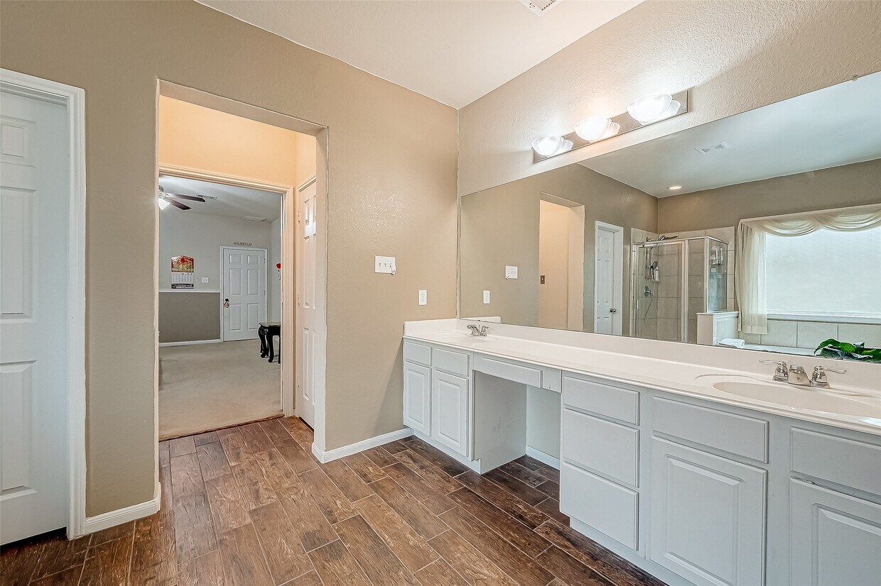 Building Photo - 4815 Hackamore Brook Ct