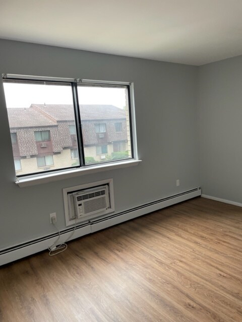 Building Photo - 1505 Cherry Hill Dr