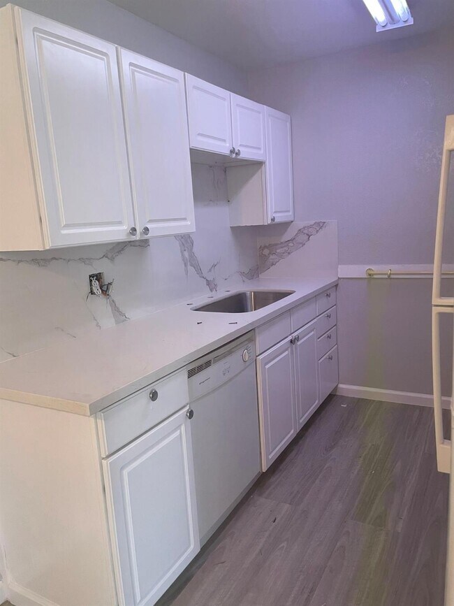 Foto del edificio - 1275 E Oak Ave