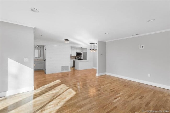 Building Photo - 5 Apricot Ln