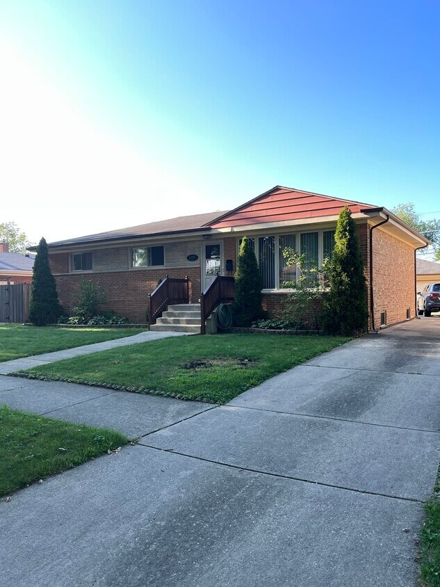 Foto principal - 5822 Keeney St
