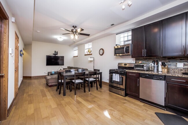 Foto del edificio - 1914 N Wood St