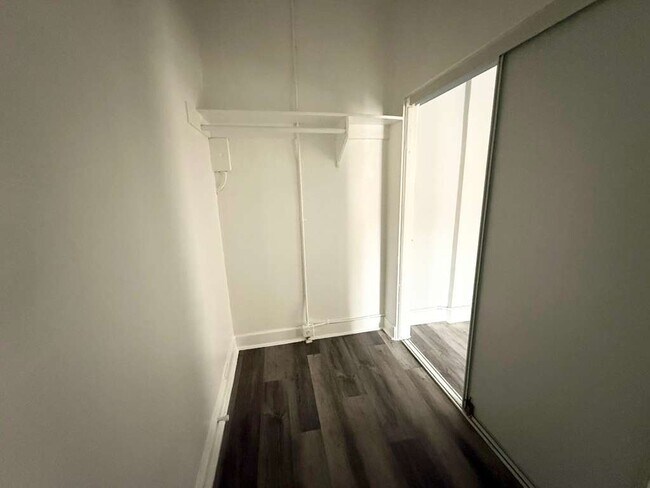Foto del edificio - 849 S Kenmore Ave