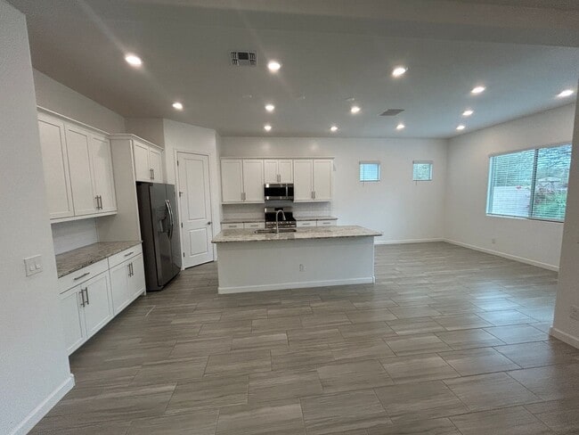 Foto del edificio - 16776 W Vereda Solana Dr.