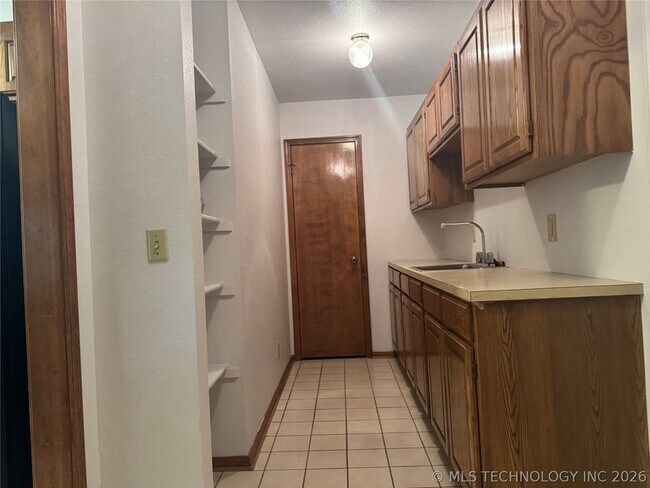Building Photo - 451 W 113th St