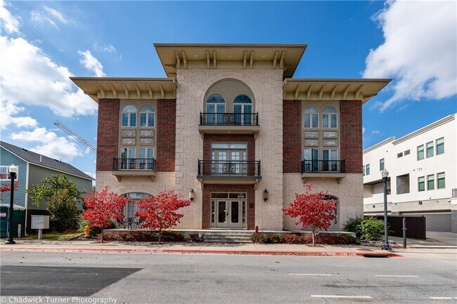 Building Photo - 212 SE A St