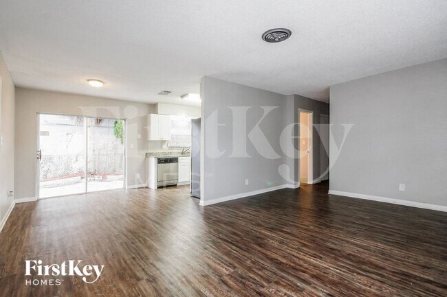 Foto del edificio - 130 Davison Ave N