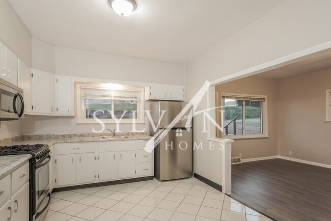 Building Photo - 3BR Brick Rancher Available Now!