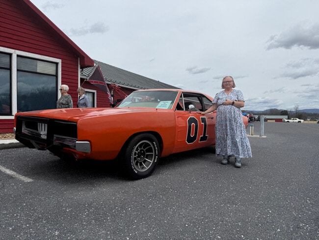 Building Photo - 87 Falling Rock Dr