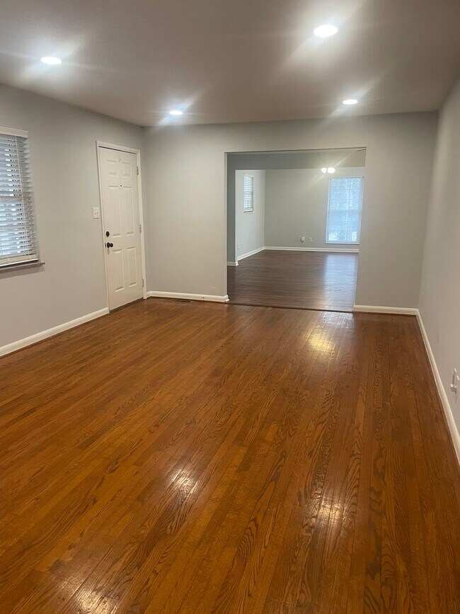 Foto del edificio - Knoxville 37918 - 3 bedroom, 1.5 bath home in Halls - Contact Lisa Vineyard and Shannon Russell (...