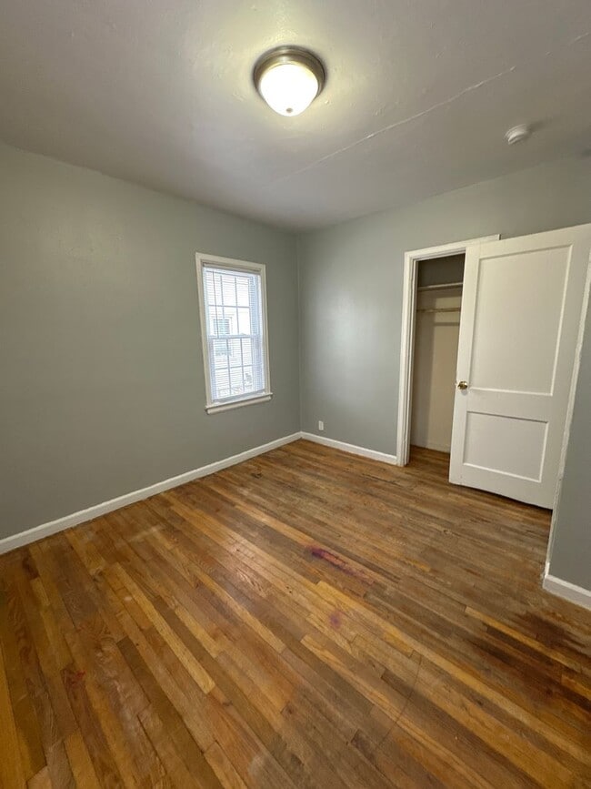 Building Photo - 646 Kern St