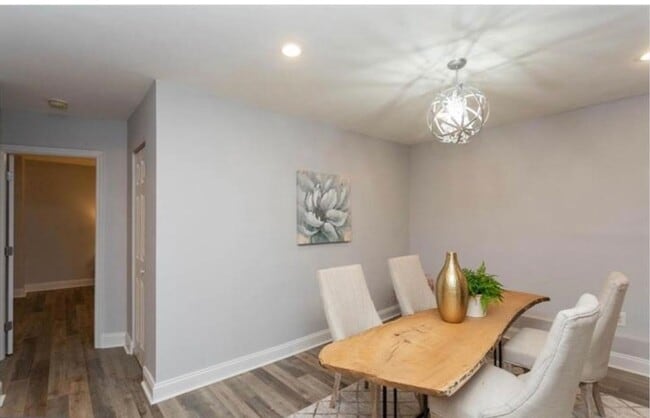 Building Photo - Spacious and Newly Remodelled at the Fairm...