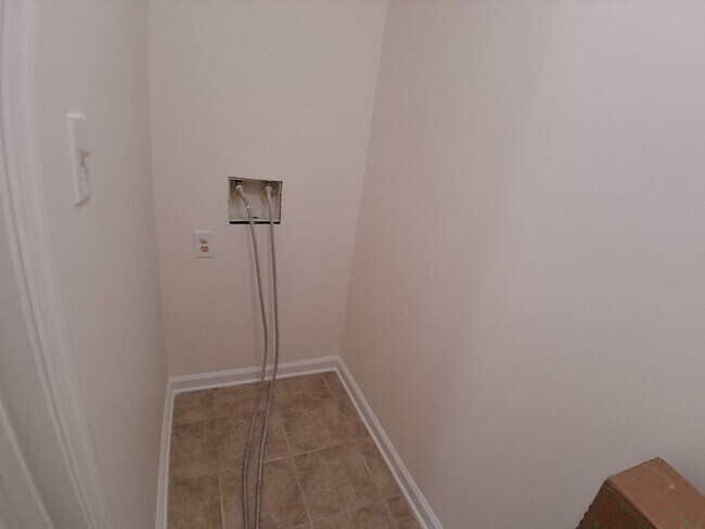 Foto del edificio - 3BD/2.5 BA Townhome
