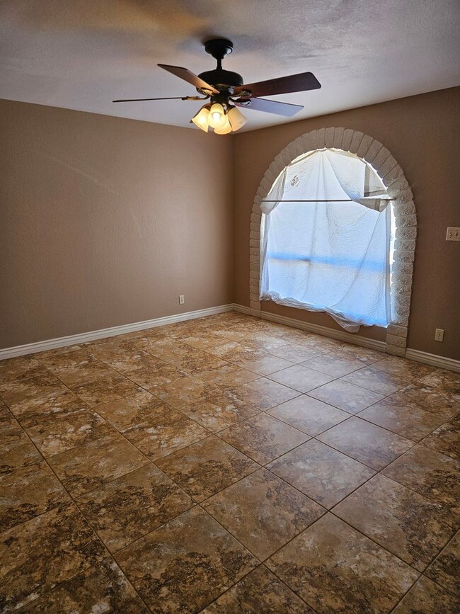 Foto del edificio - EAST MESA HOME FOR RENT