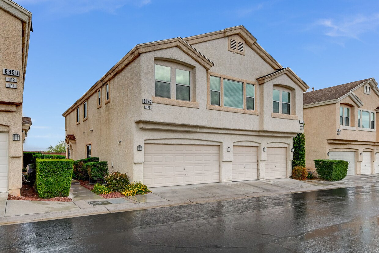 Foto principal - 8842 Duncan Barrel Ave