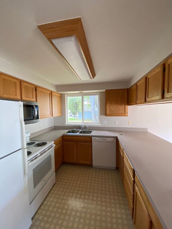 108 Peach Tree Ln Unit 1, Yakima, WA 98908 Room for Rent in Yakima