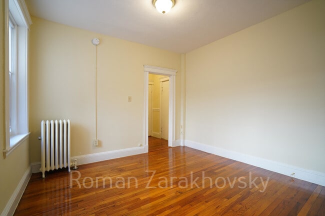 Building Photo - 223 Kelton St