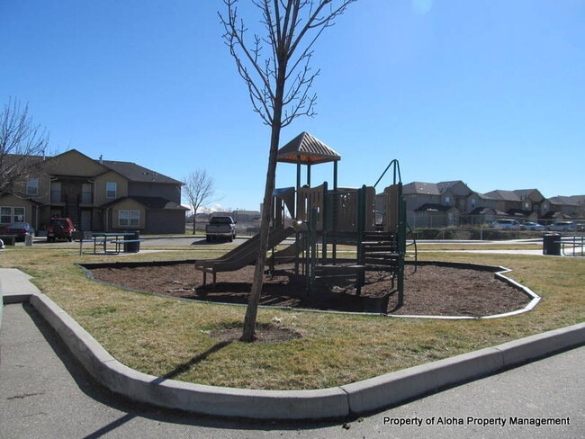 Building Photo - 1049 W Pine Ave