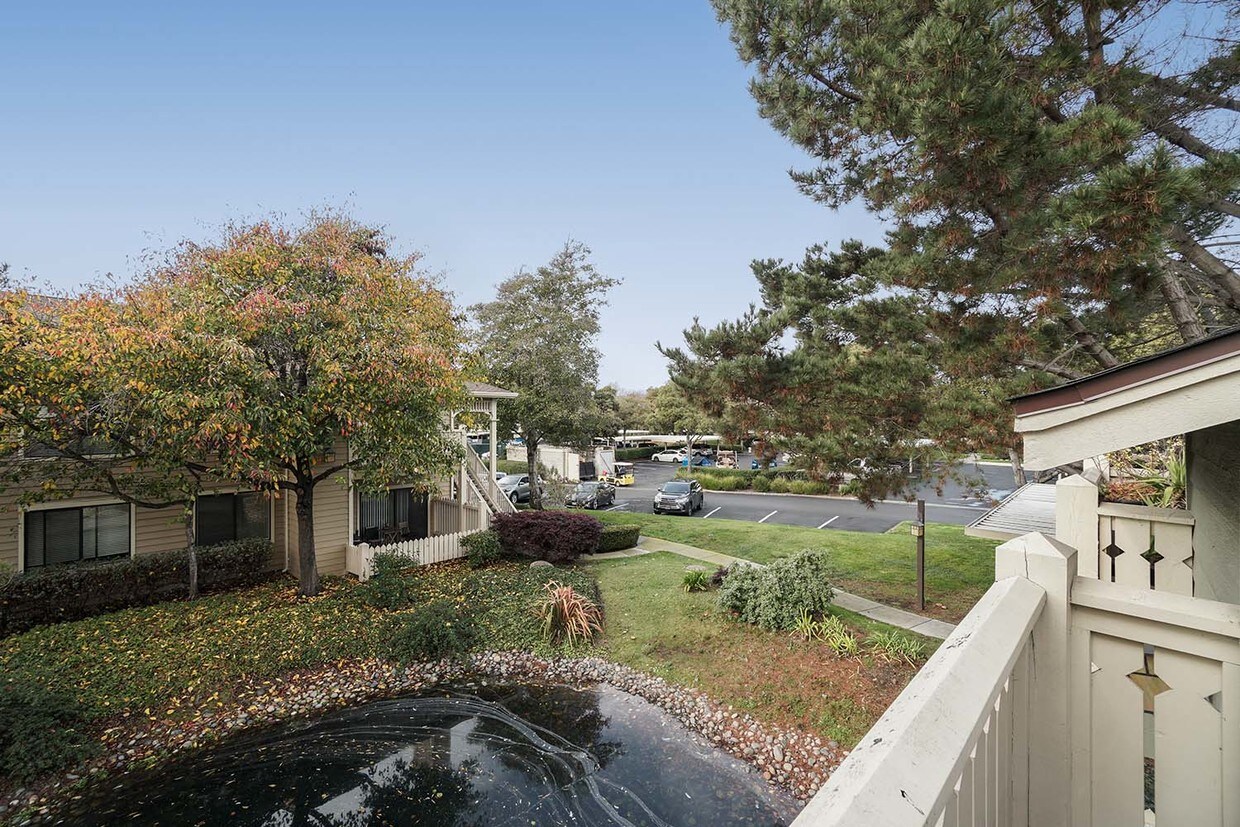 Primary Photo - 102 Lakeshore Ct