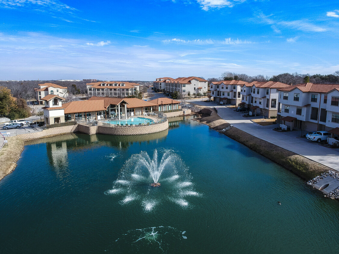 Foto del edificio - Carriage Homes on the Lake