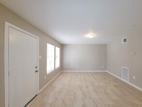 Building Photo - 3206 Lobit Dr