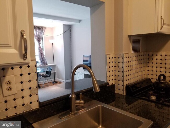 Foto del edificio - 1021 Arlington Blvd