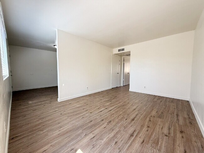 Building Photo - Fully Remodeled 2-Bedroom Townhome in Prim...