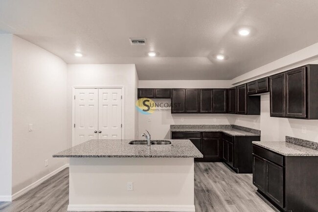 Building Photo - 395 Greenbriar Blvd