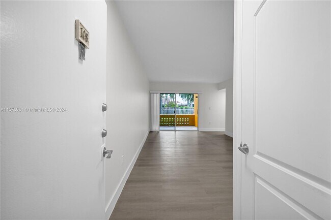 Foto del edificio - 9715 Fontainebleau Blvd