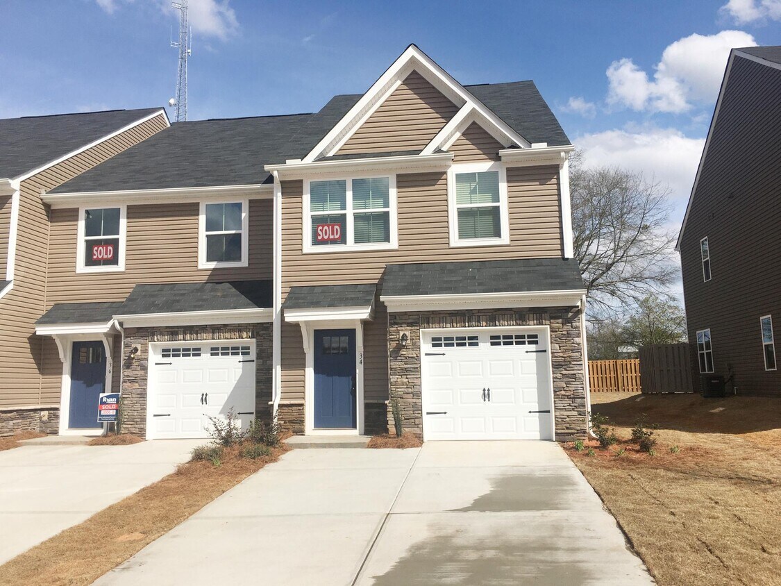34 Willomere Wy, Simpsonville, SC 29681 Townhome Rentals in