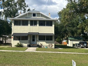 Building Photo - 366 W Minneola Ave