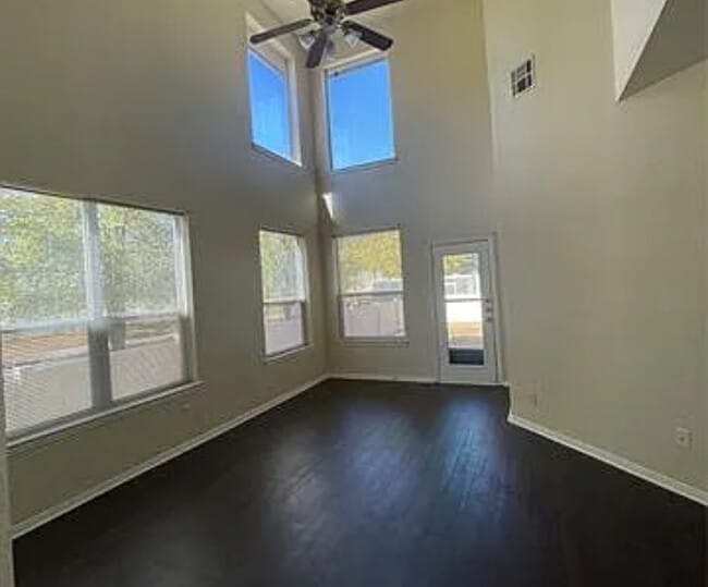 Building Photo - 10201 Franklin Dr