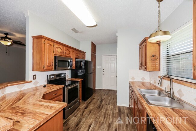 Foto del edificio - 4BR/2BA | Renovated Single Family Home | 2 car garage | Gated backyard