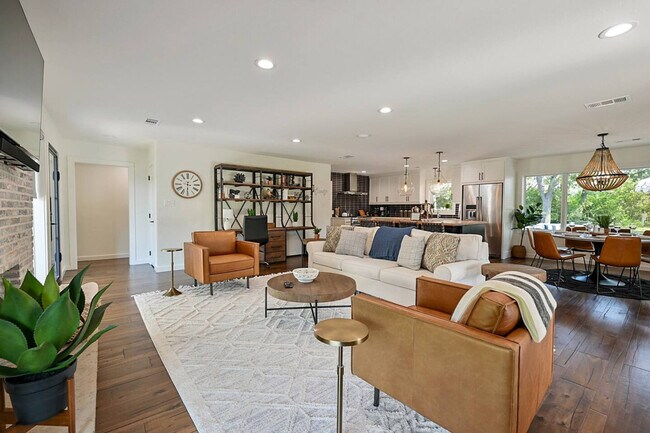 Foto del edificio - 8495 Turkey Creek Rd