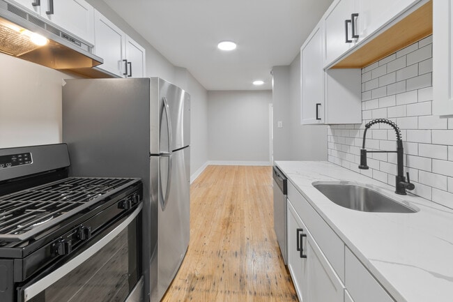 Building Photo - 7377 N Damen Ave