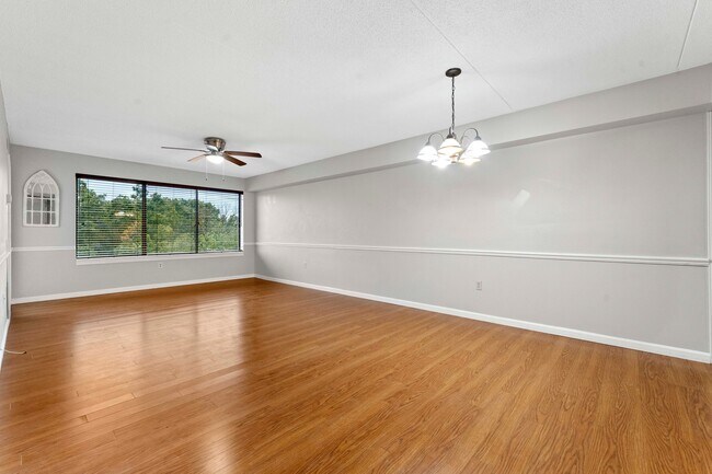 Foto del edificio - 6300 Stevenson Ave