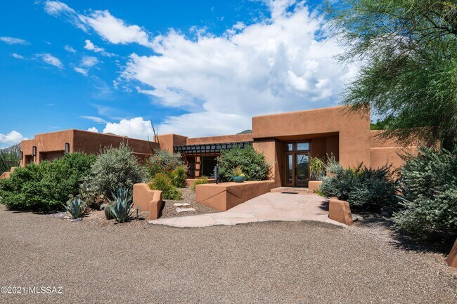 Building Photo - 6561 N Ave De Posada