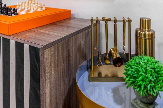 Building Photo - 611 Commerce St