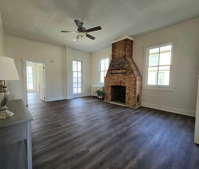 Foto del edificio - 100 Melvin Ave