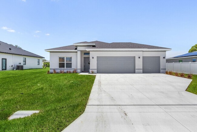 Foto del edificio - coming soon  Corner lot home 4 bedroom 2 b...