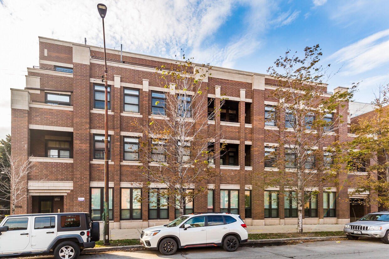 Foto principal - 2730 N Ashland Ave