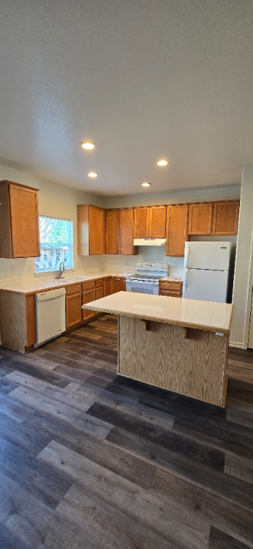 Building Photo - 18555 SW Takena Ct