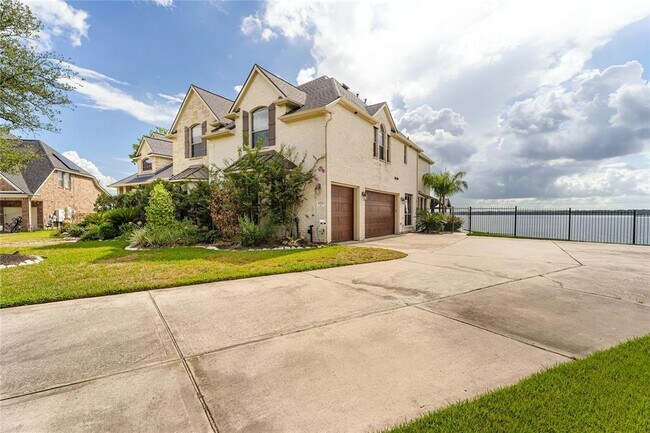 Foto del edificio - 13734 Elm Shores Dr