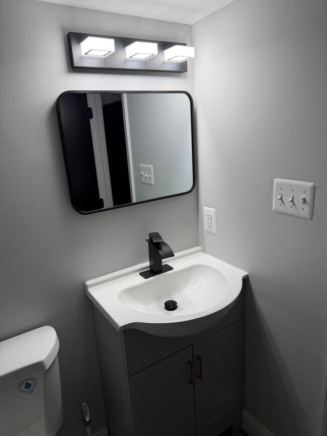 Foto del edificio - 716 E 23rd St