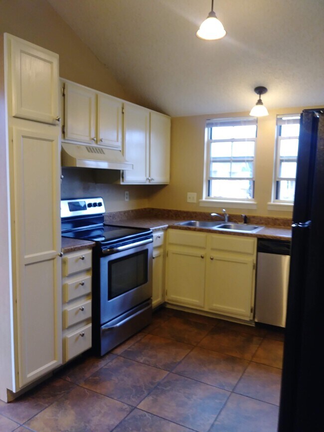 17125 E CHENANGO AVE UNIT F, Aurora, CO 80015 Townhome Rentals in