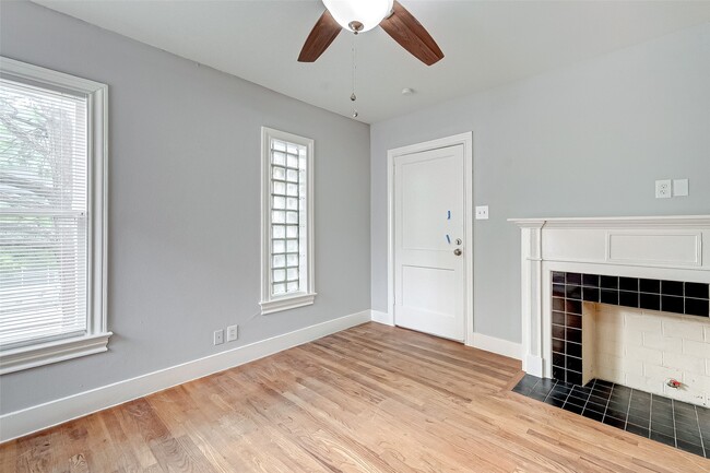 Building Photo - 1852 Sul Ross St